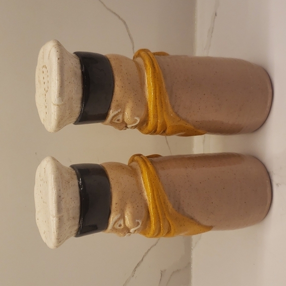 Set of 2 Unbranded Salt and Pepper Shaker Chefs 7.75"h x 3" diam Ceramic - Picture 2 of 10